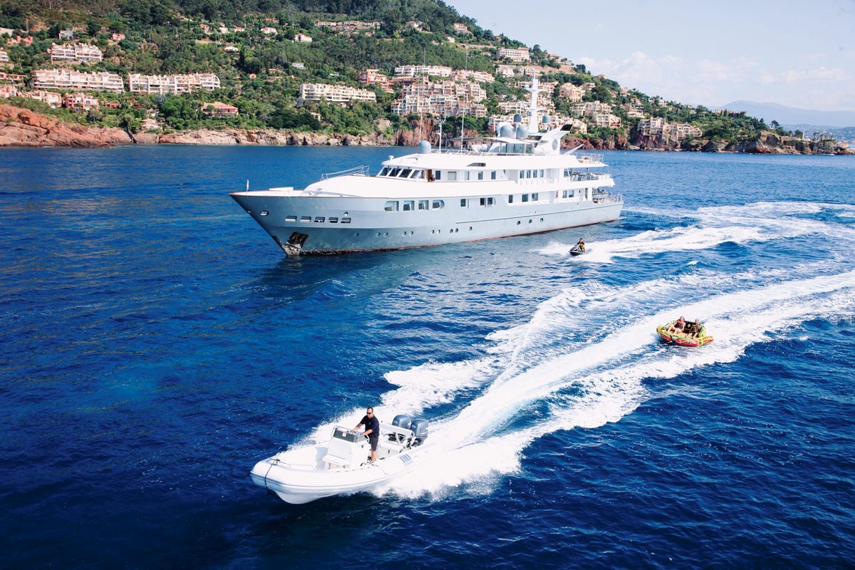 charter-a-yacht-to-explore-the-other-side-of-greece-welcome-to